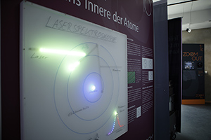 Foto zu Station 10 | Laserspektroskopie (Foto: Thomas Hartmann)